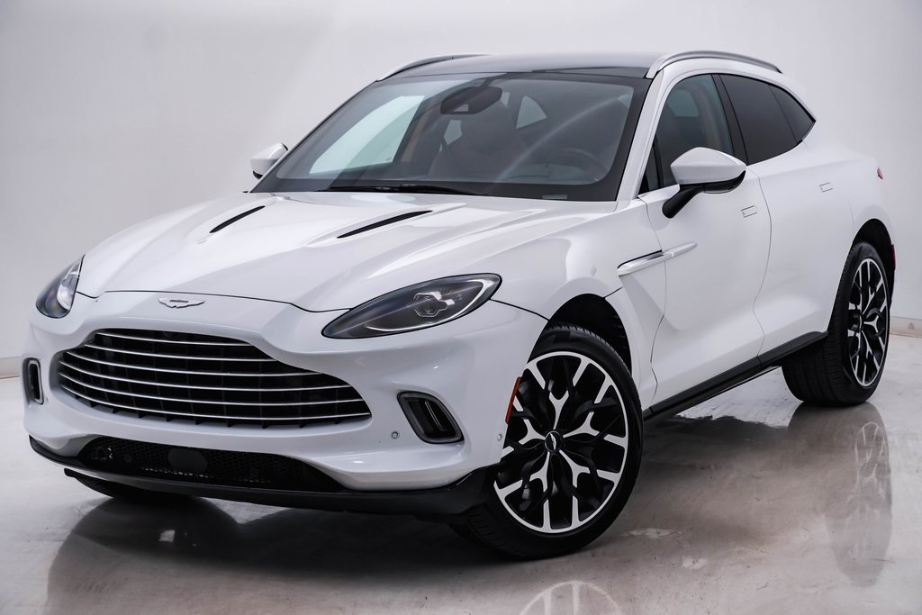 2021 Aston Martin DBX SUV 3