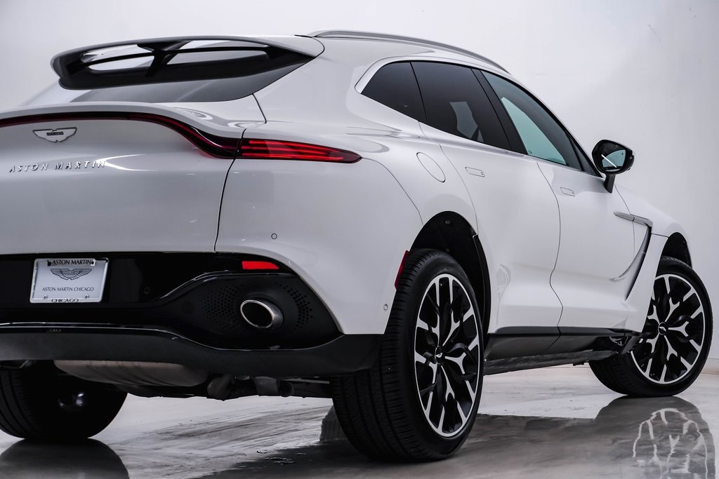 2021 Aston Martin DBX SUV 10