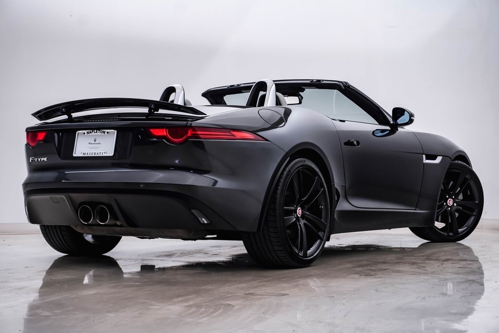 2016 Jaguar F-TYPE Convertible 11