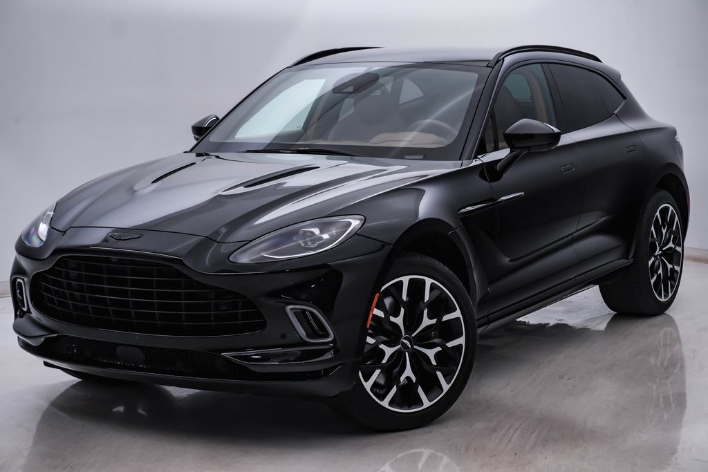 2021 Aston Martin DBX SUV 3