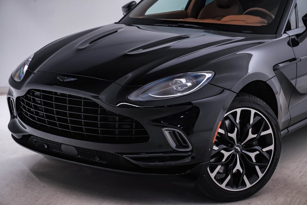 2021 Aston Martin DBX SUV 4