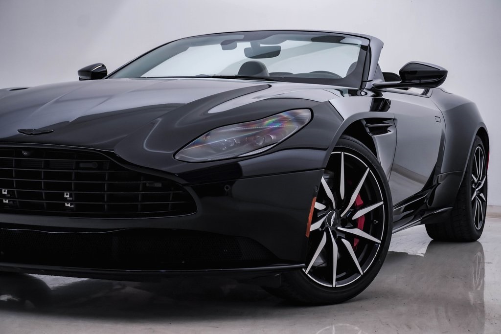 2021 Aston Martin DB11 Volante 2