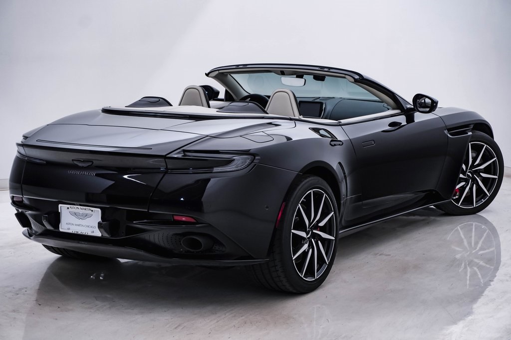 2021 Aston Martin DB11 Volante 12