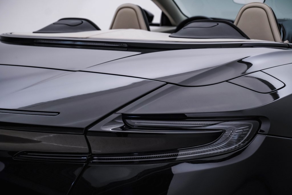 2021 Aston Martin DB11 Volante 14