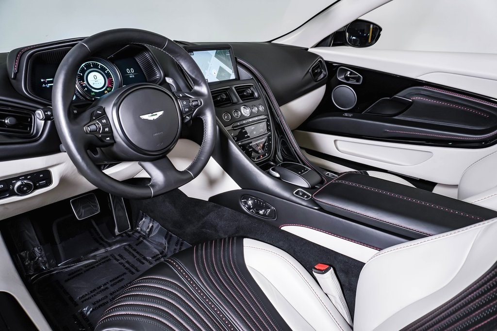 2021 Aston Martin DB11 Volante 23