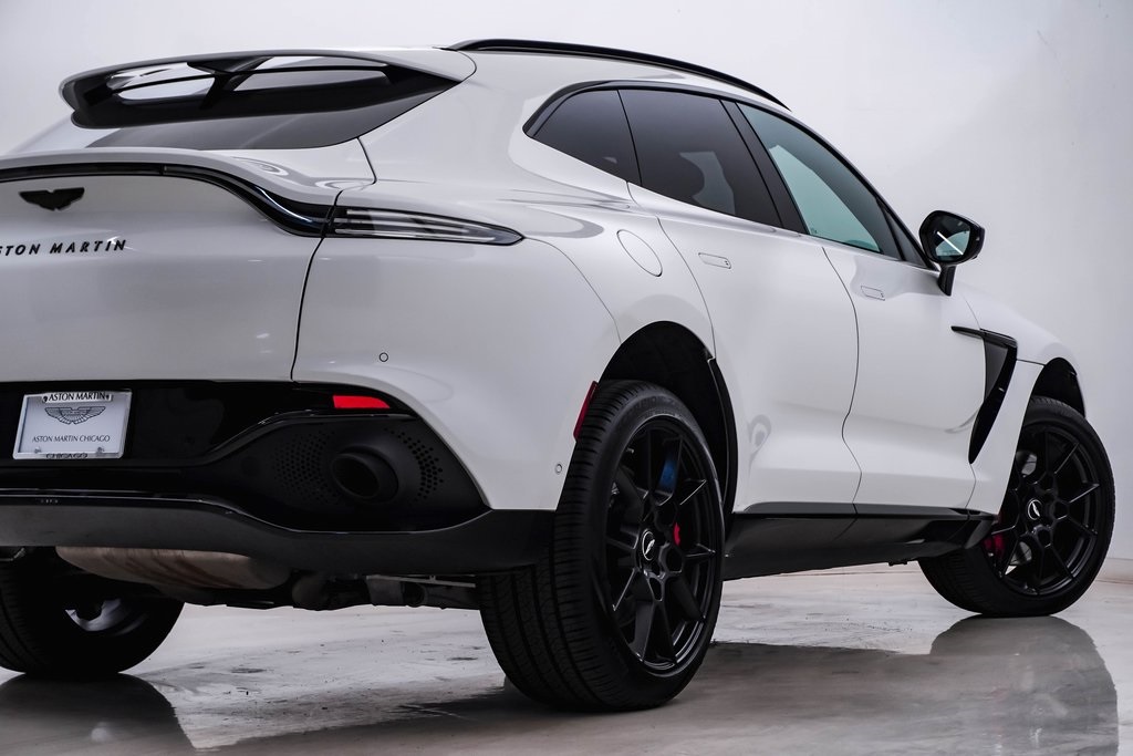 2021 Aston Martin DBX SUV 10