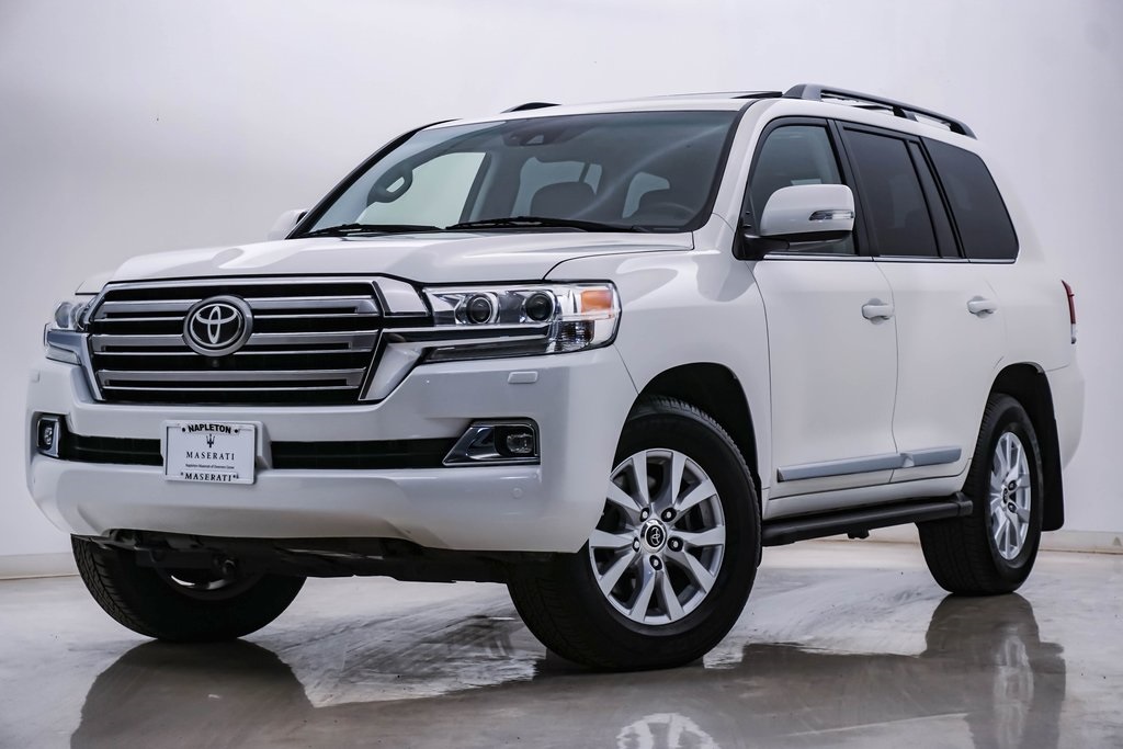 2017 Toyota Land Cruiser SUV 1