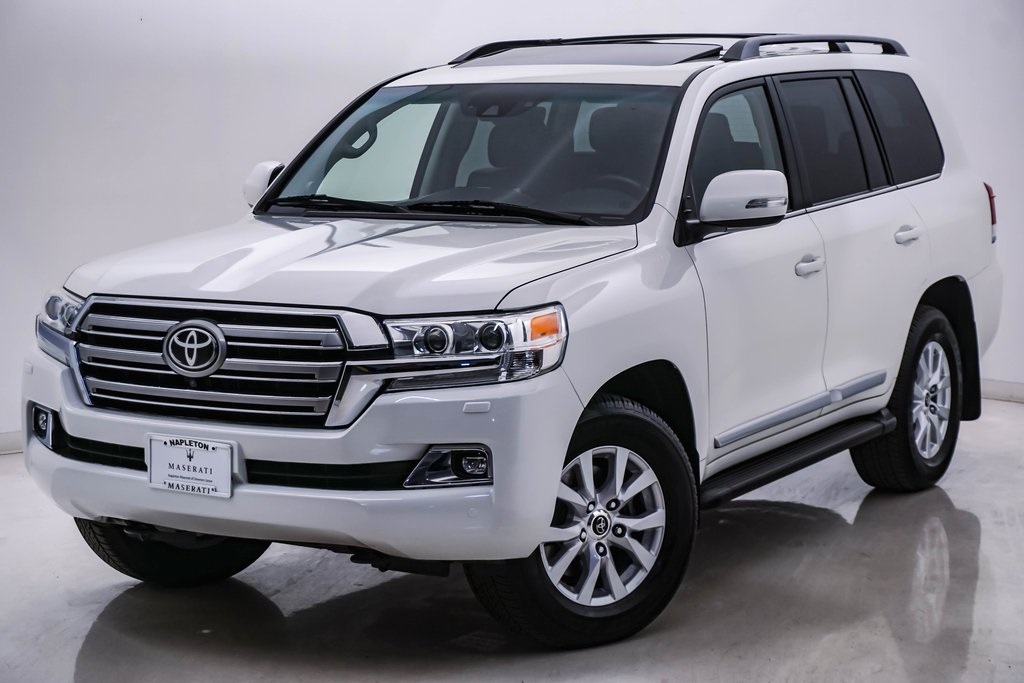 2017 Toyota Land Cruiser SUV 3