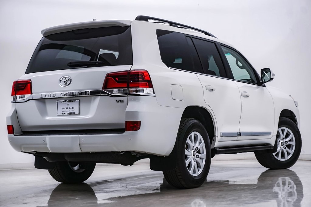 2017 Toyota Land Cruiser SUV 9