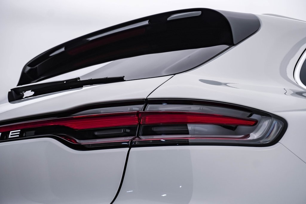 2021 Porsche Macan Turbo 12