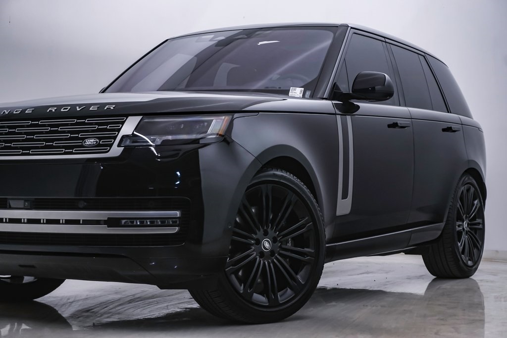 2023 Land Rover Range Rover SE 2