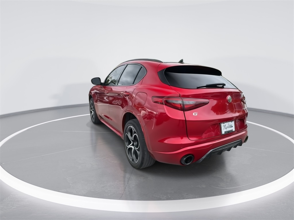 2022 Alfa Romeo Stelvio Veloce 8