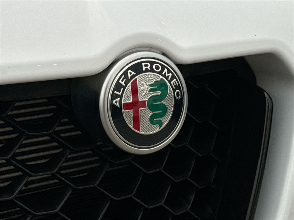 2022 Alfa Romeo Stelvio Sprint 8