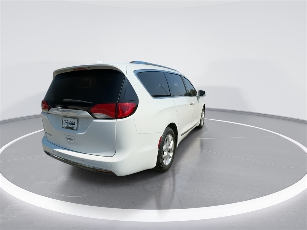 2018 Chrysler Pacifica Touring L Plus 10