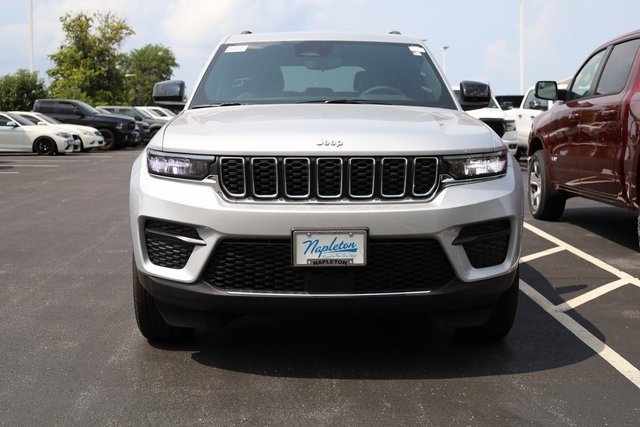 2024 Jeep Grand Cherokee Laredo 3