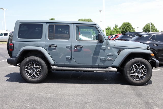 2024 Jeep Wrangler Sahara 3