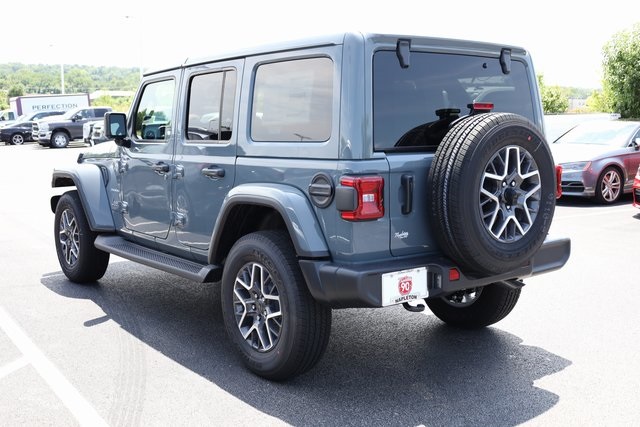 2024 Jeep Wrangler Sahara 4