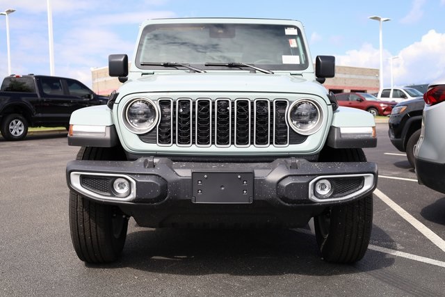 2024 Jeep Wrangler Sahara 3