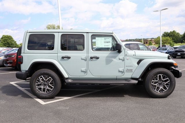 2024 Jeep Wrangler Sahara 4