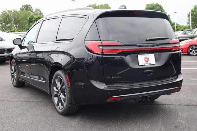 2024 Chrysler Pacifica Touring L 5