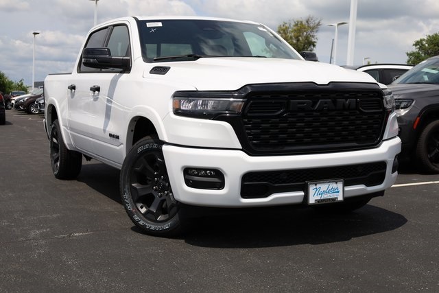 2025 Ram 1500 Big Horn/Lone Star 2