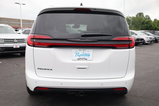 2024 Chrysler Pacifica Touring L 6