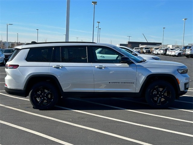 2024 Jeep Grand Cherokee L Laredo 3