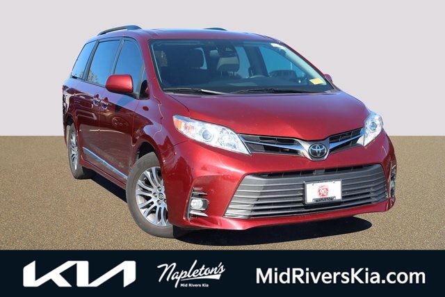 2018 Toyota Sienna XLE 1