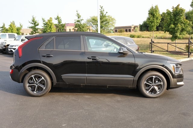 2024 Kia Niro Plug-In Hybrid EX 4