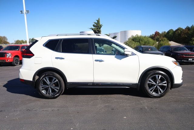 2017 Nissan Rogue SL 4