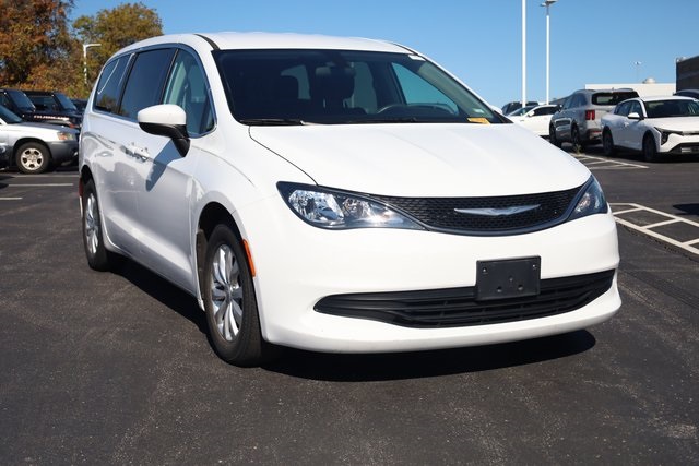 2018 Chrysler Pacifica LX 2