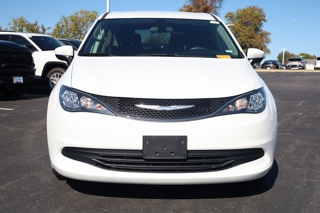 2018 Chrysler Pacifica LX 3