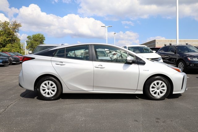 2019 Toyota Prius L 3