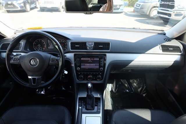 2012 Volkswagen Passat 2.5 SE 10