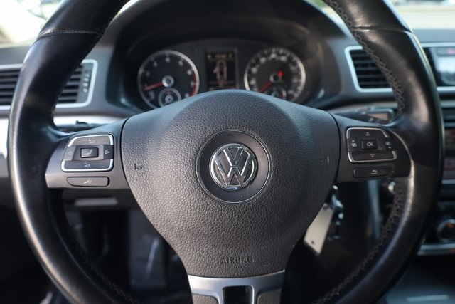 2012 Volkswagen Passat 2.5 SE 12