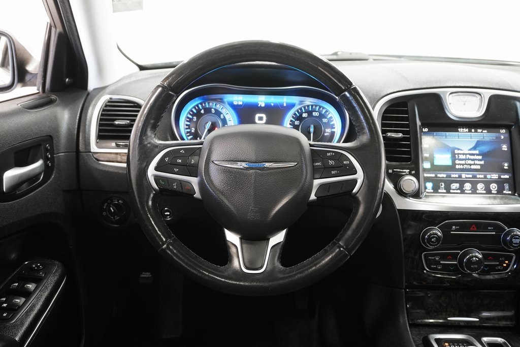 2016 Chrysler 300C Base 22