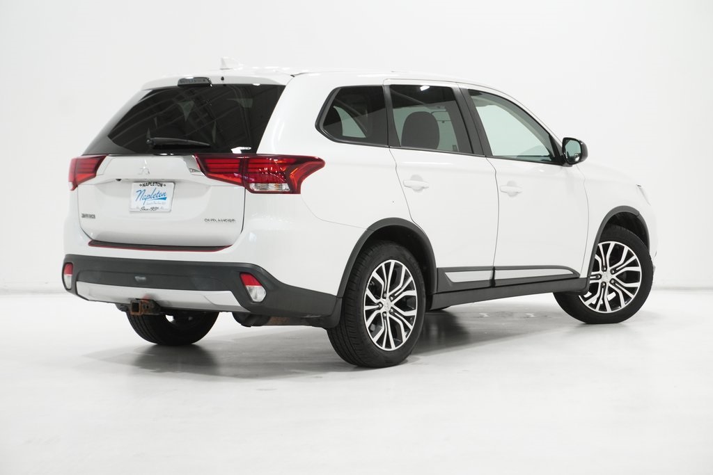 2018 Mitsubishi Outlander ES 7