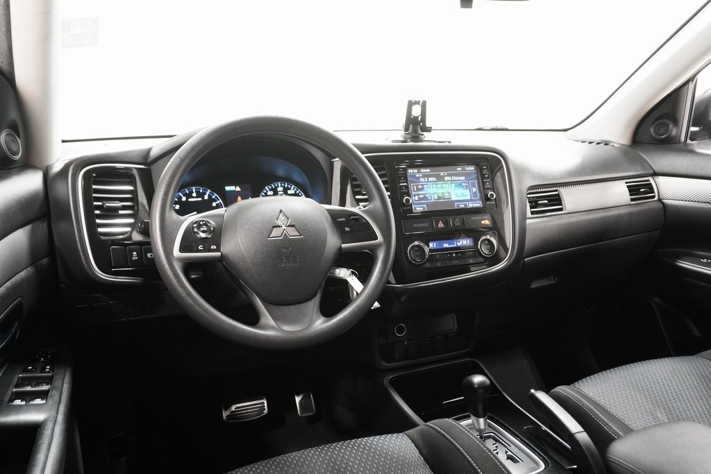 2018 Mitsubishi Outlander ES 18