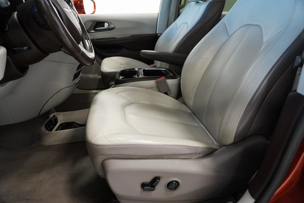 2018 Chrysler Pacifica Touring L Plus 11