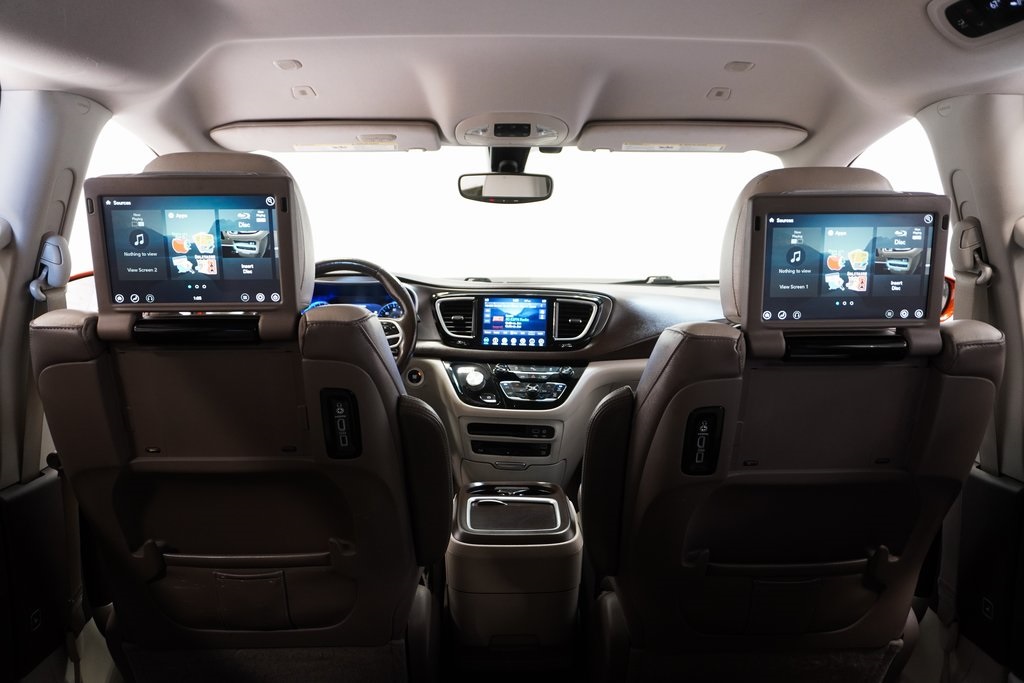 2018 Chrysler Pacifica Touring L Plus 16