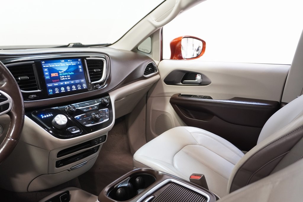 2018 Chrysler Pacifica Touring L Plus 18