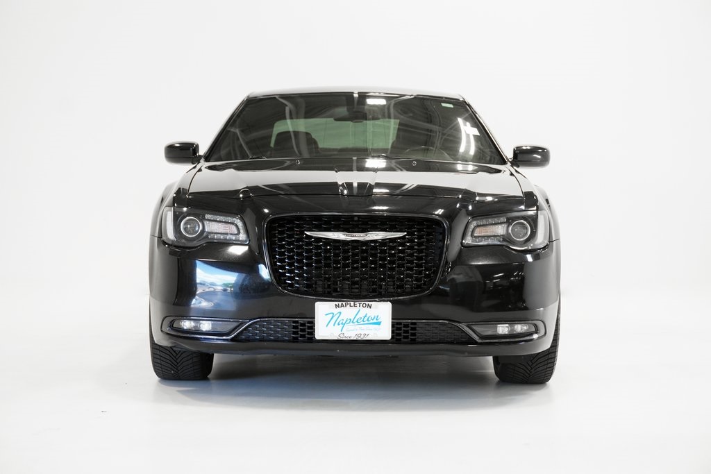2016 Chrysler 300 S 3