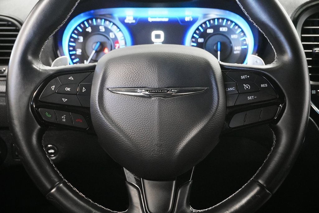 2016 Chrysler 300 S 19