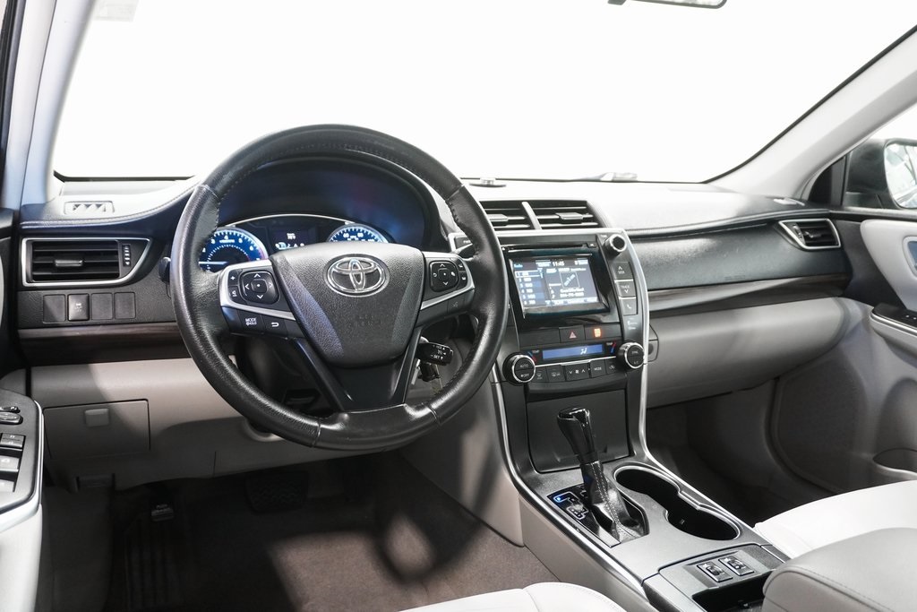 2015 Toyota Camry XLE 17