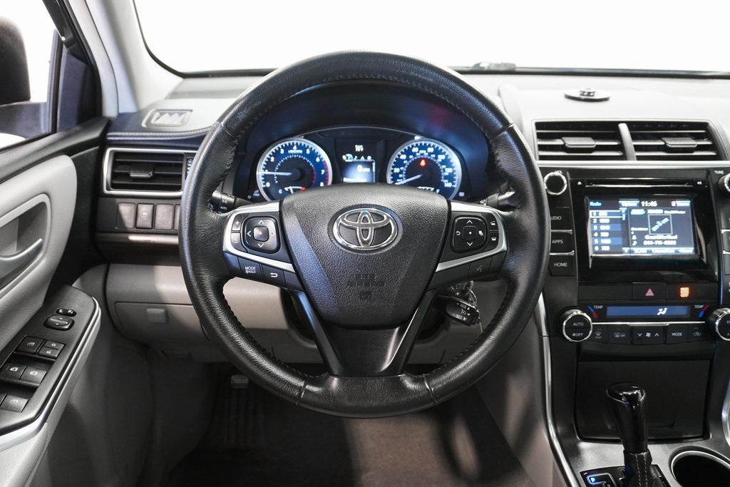 2015 Toyota Camry XLE 18