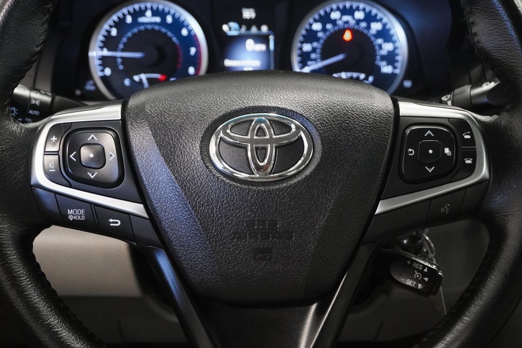 2015 Toyota Camry XLE 21