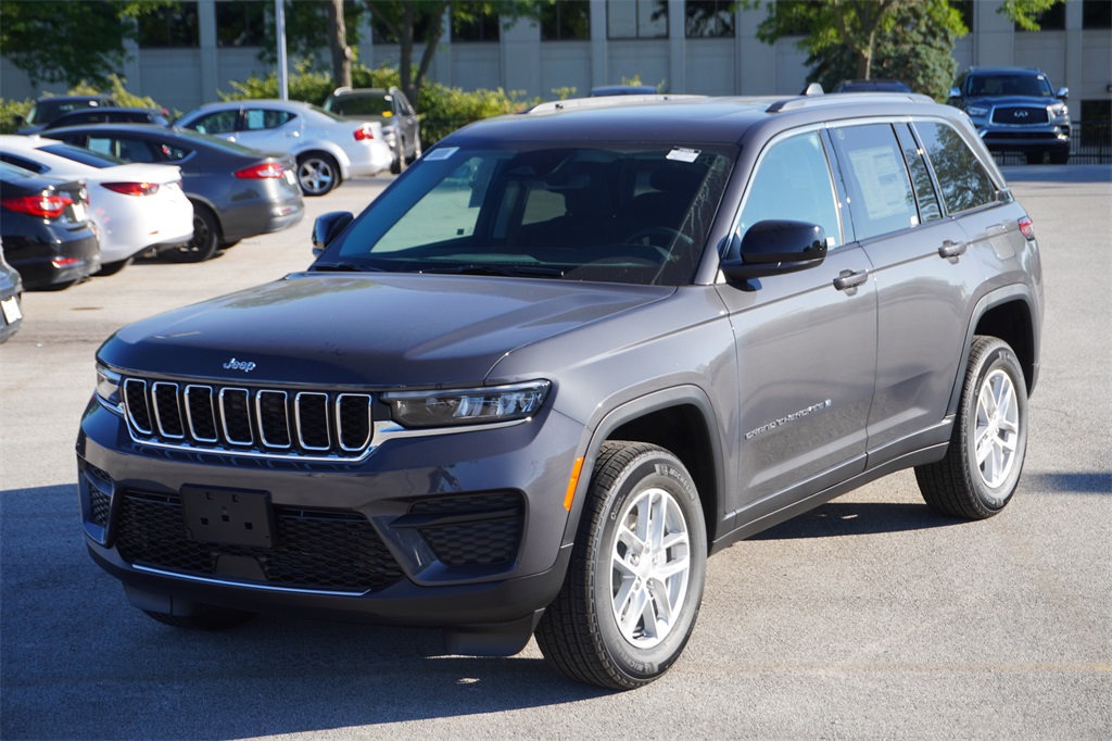 2024 Jeep Grand Cherokee Laredo 2