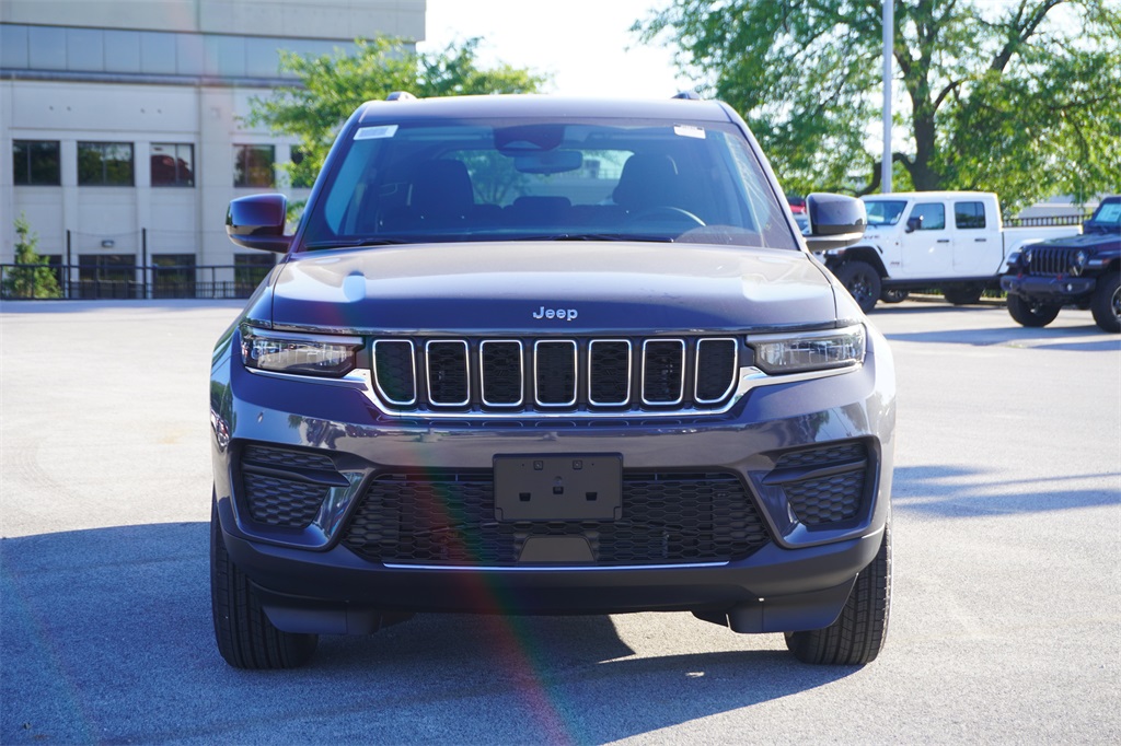 2024 Jeep Grand Cherokee Laredo 3