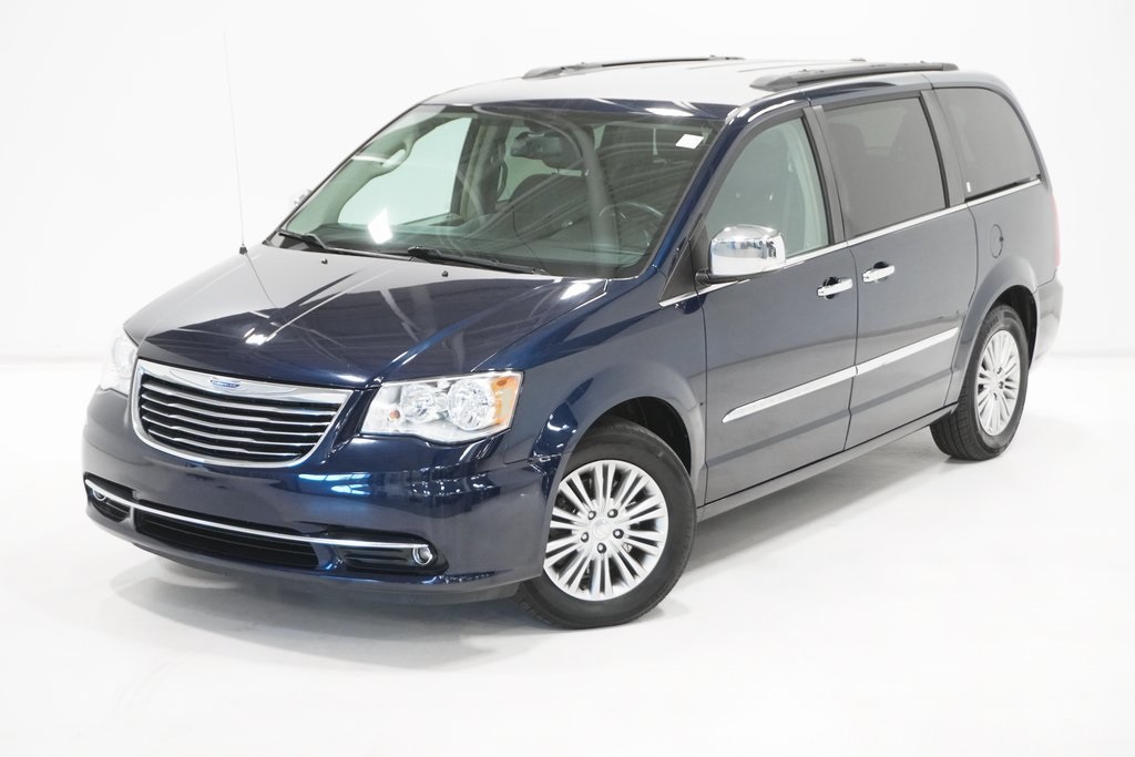 2016 Chrysler Town & Country Touring-L 2