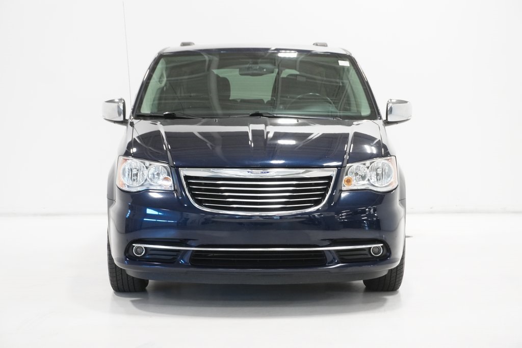 2016 Chrysler Town & Country Touring-L 3